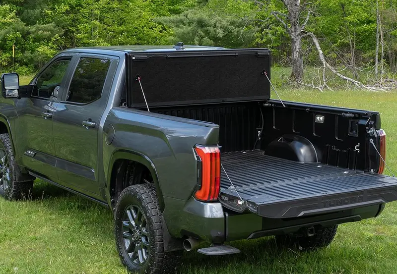 Enthuze R-Series Hard Folding Tonneau Cover – Aluminum Frame, Weather-Resistant Design 1